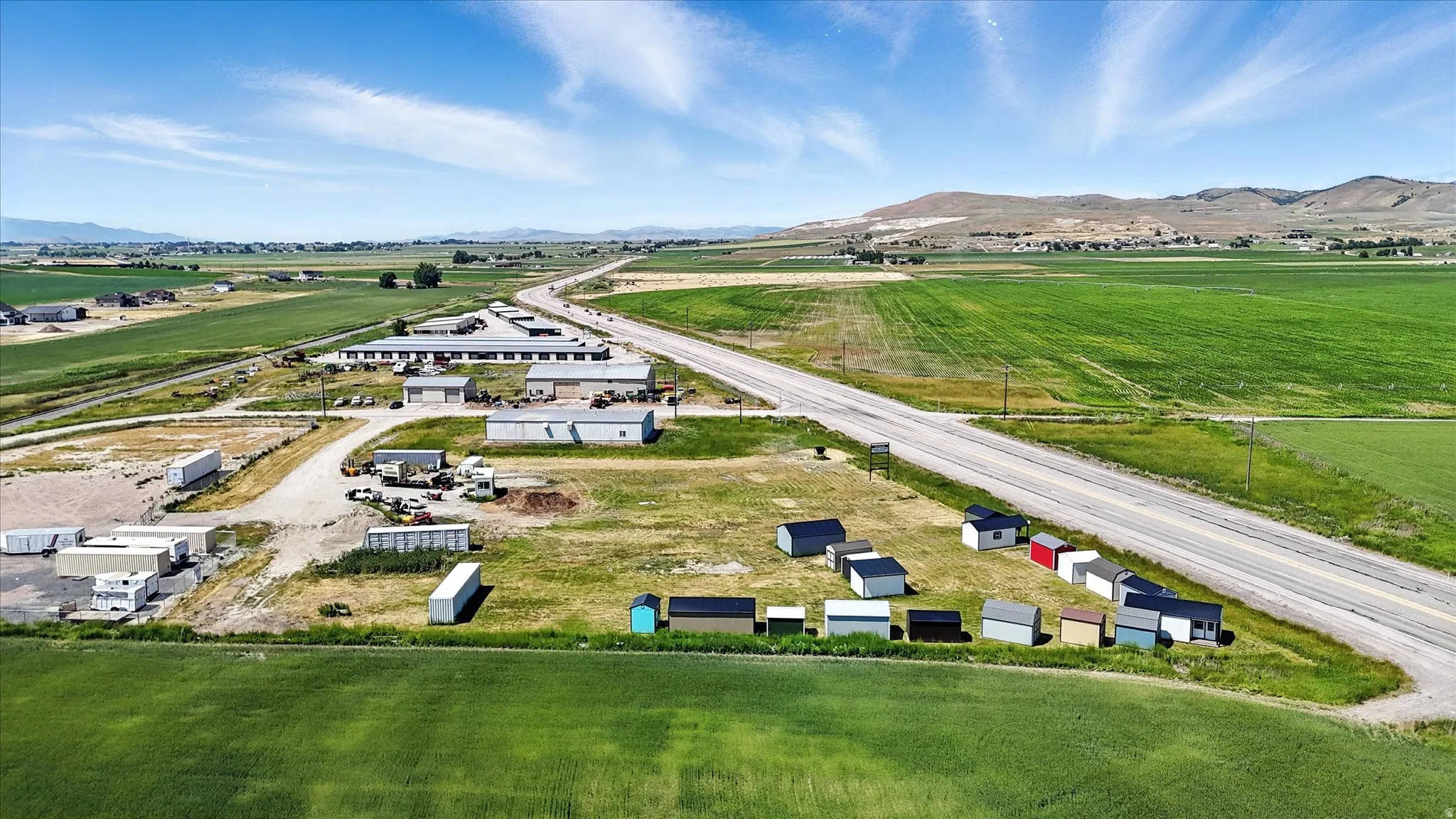 Aerial view of sparsely populated area with mountains