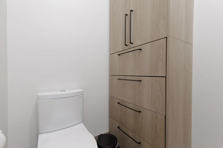 1/2 Bathroom