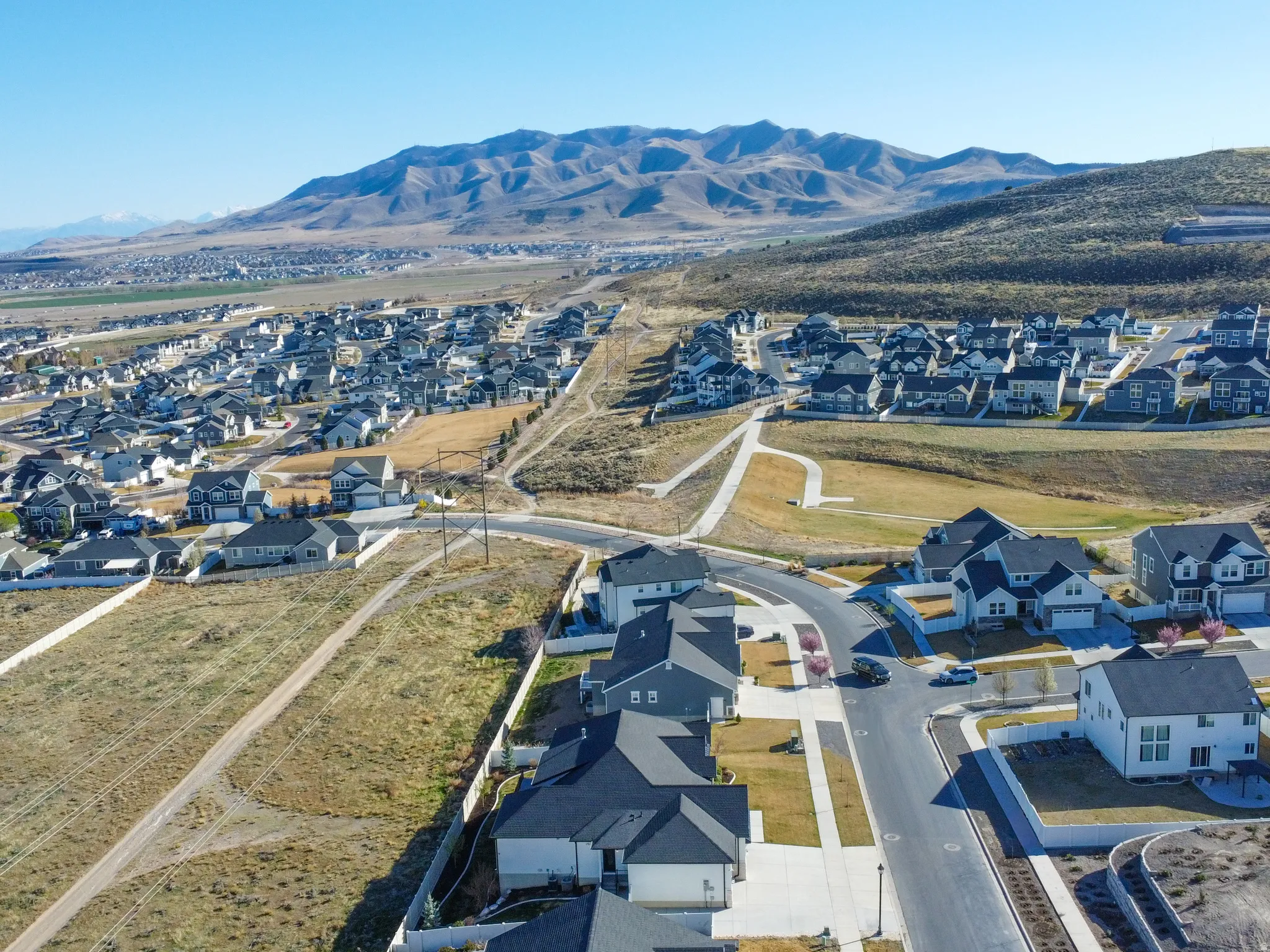Aerial view of property's location with nearby suburban area and mountains
