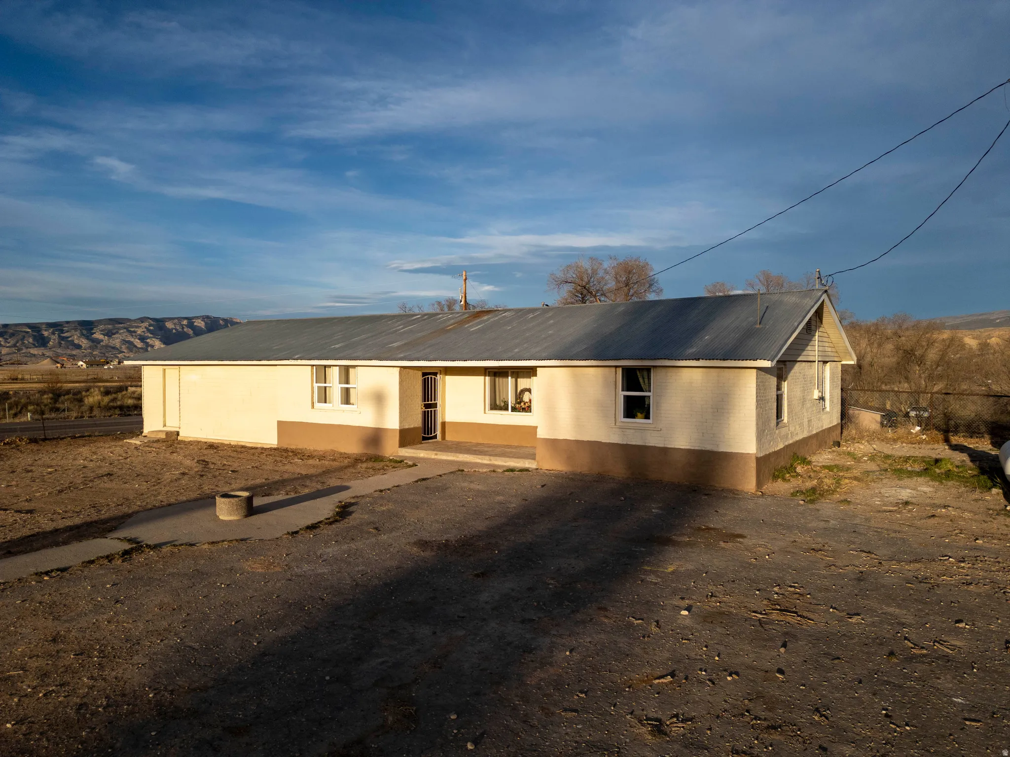 Ranch-style house featuring a metal roof, a mountain view, and stucco siding