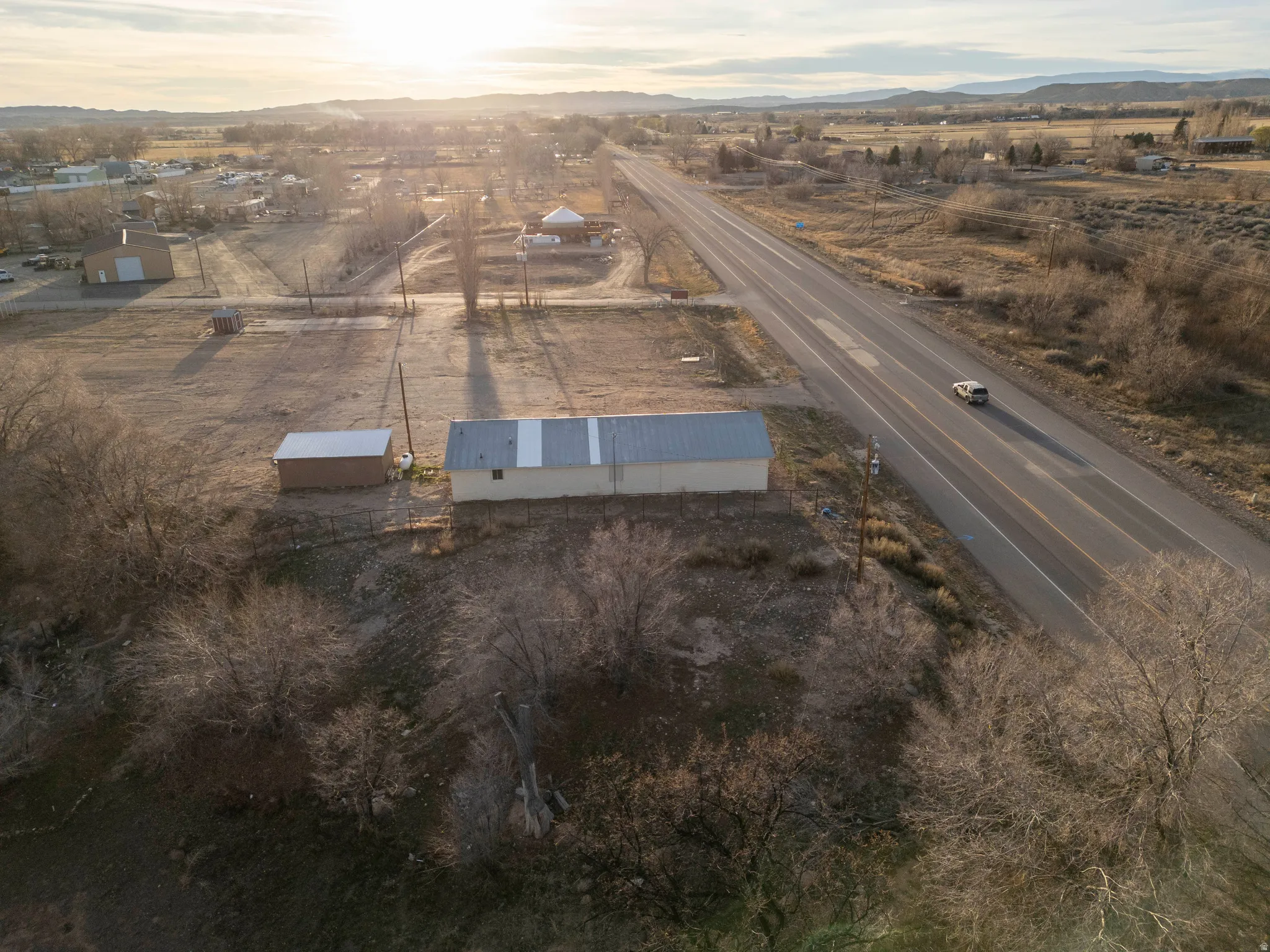 Aerial view of property's location with a mountain backdrop