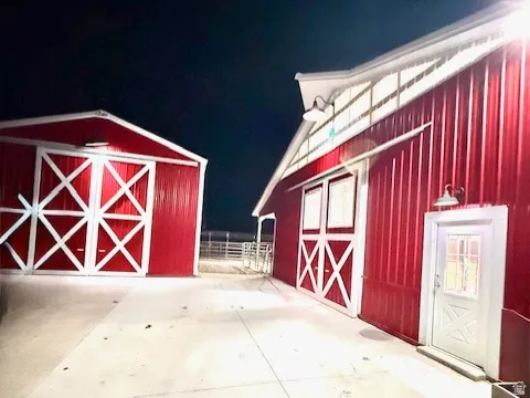 Barn & hay barn