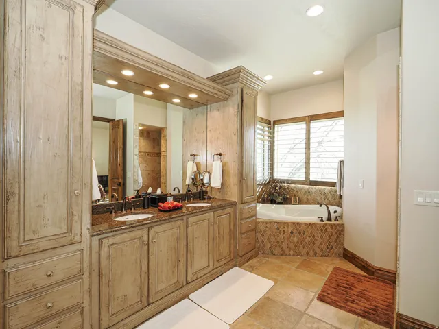 Dual vanity with integral sinks and granite countertops