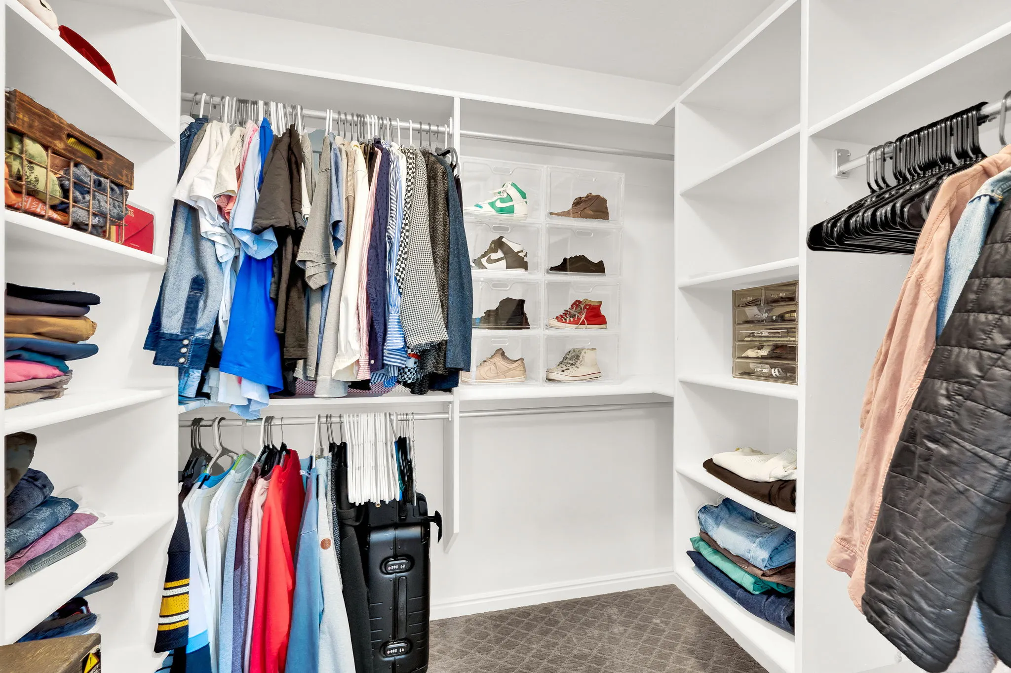 Primary suite walk in closet