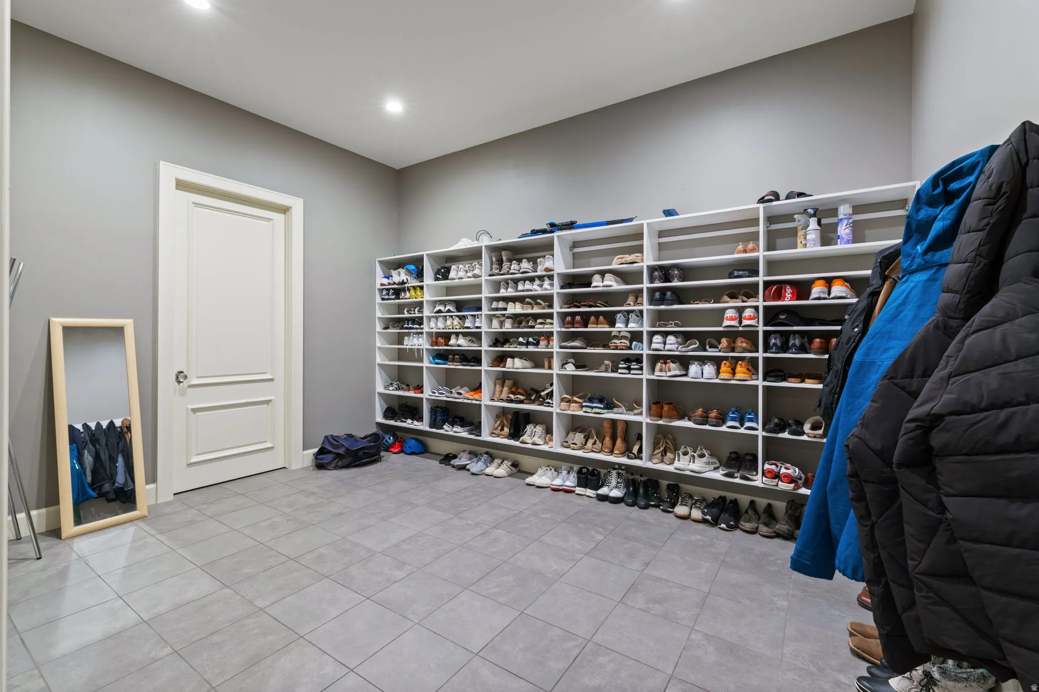 Walk in closet featuring light tile patterned flooring