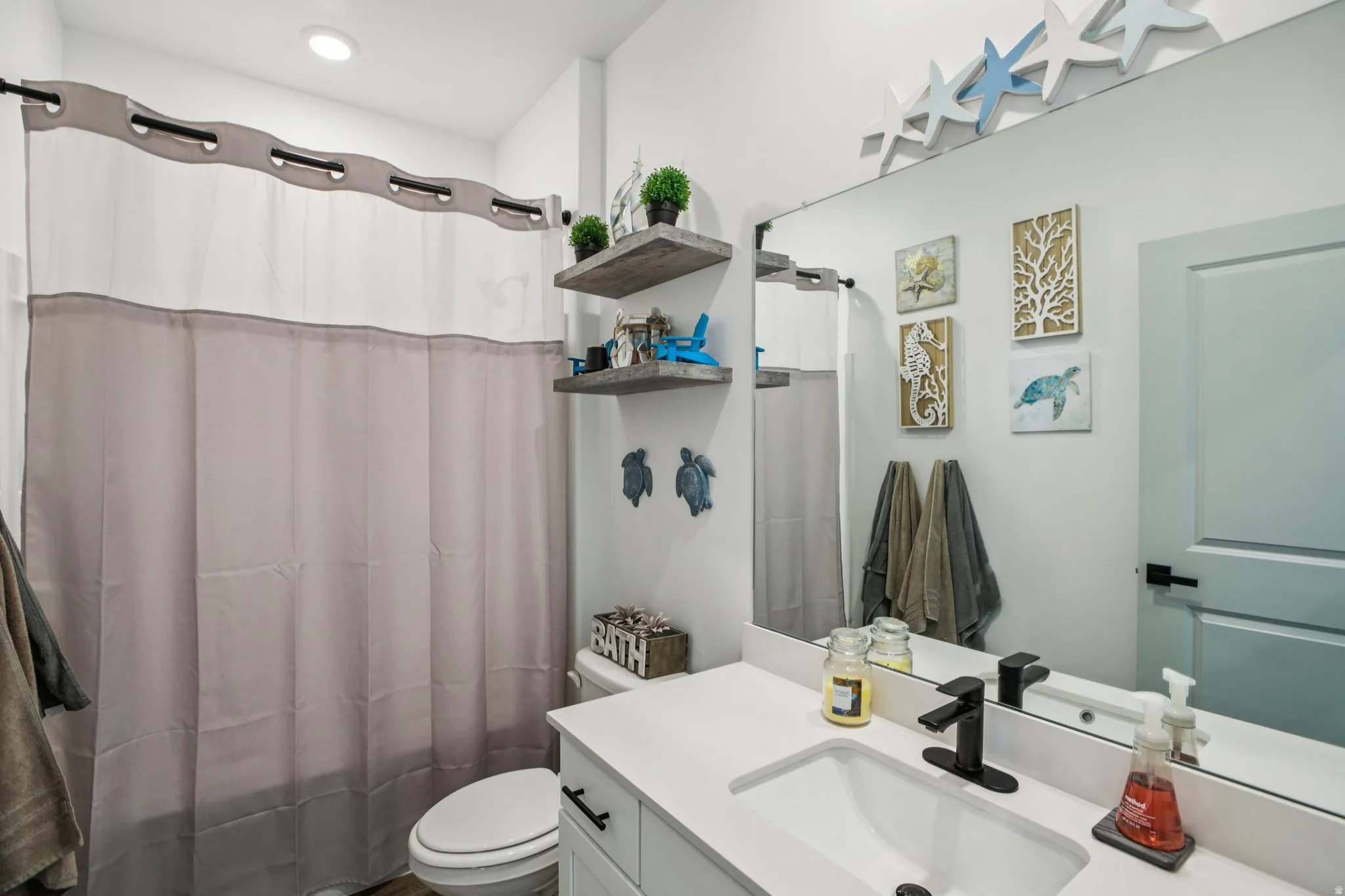 Full bath with vanity and shower / tub combo with curtain