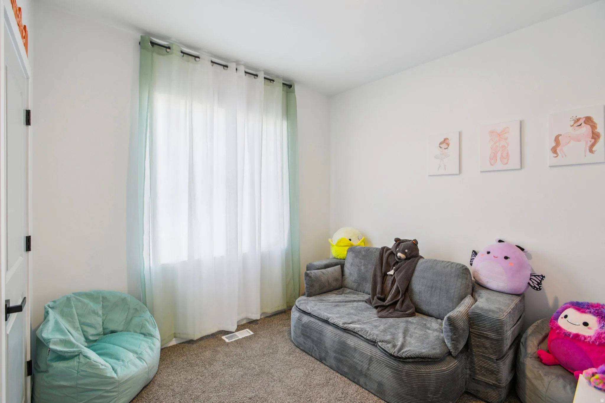 Living area with carpet