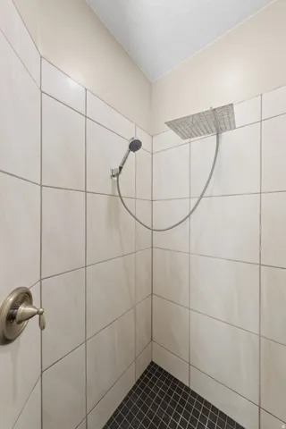 Bathroom featuring a tile shower