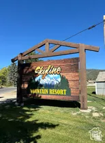 Community sign featuring a yard