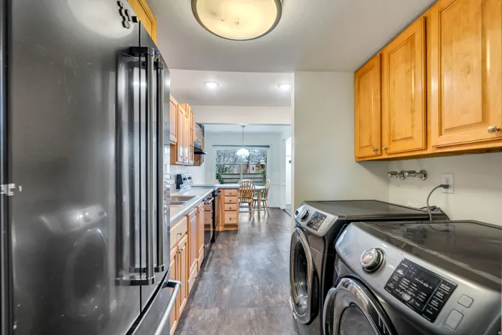 Laundry room with independent washer and dryer