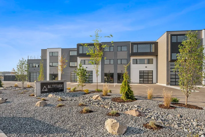 View of apartment building / complex