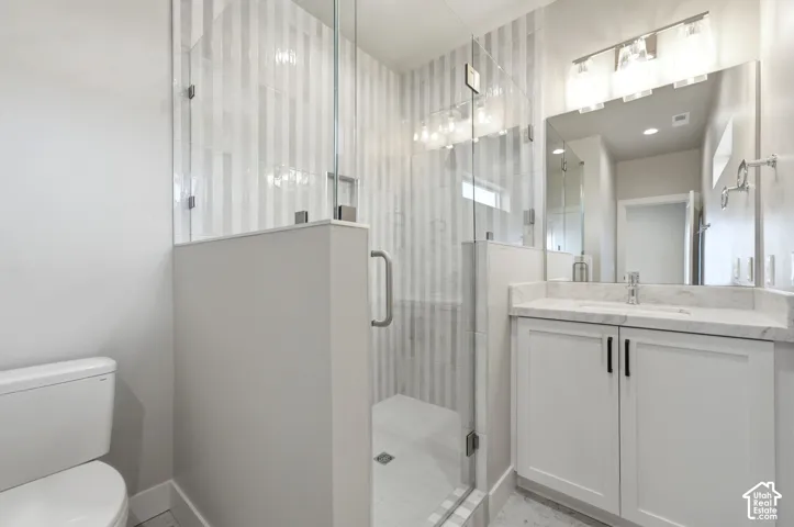 En suite bathroom off large bedroom.
