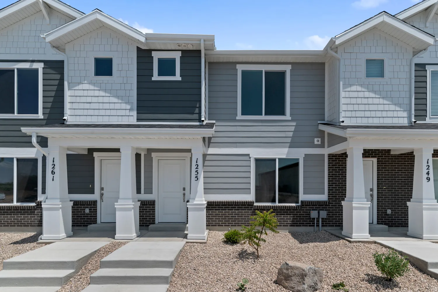 Craftsman house featuring covered porch