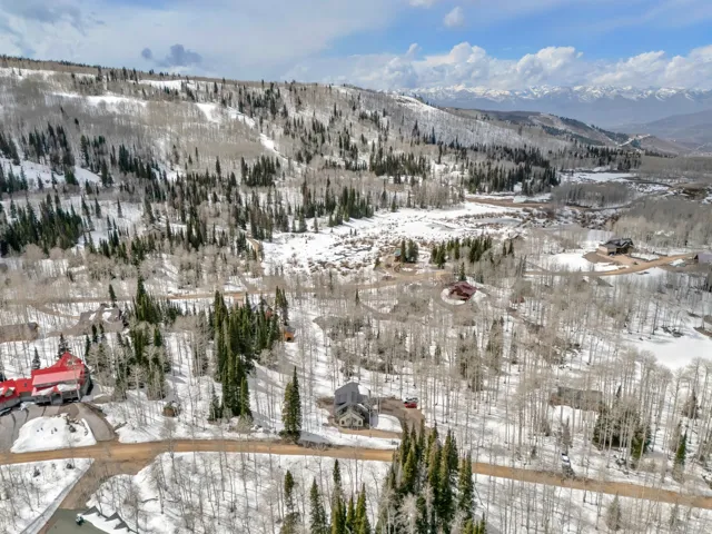 Snowy aerial view featuring a mountain view