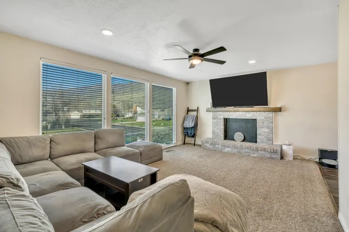 371 W 1125 N, Centerville, Utah 84014