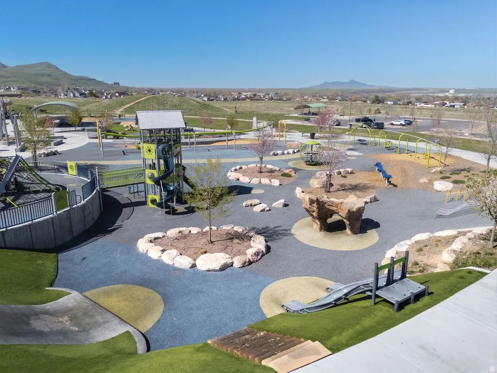 View of home's community featuring a mountain view