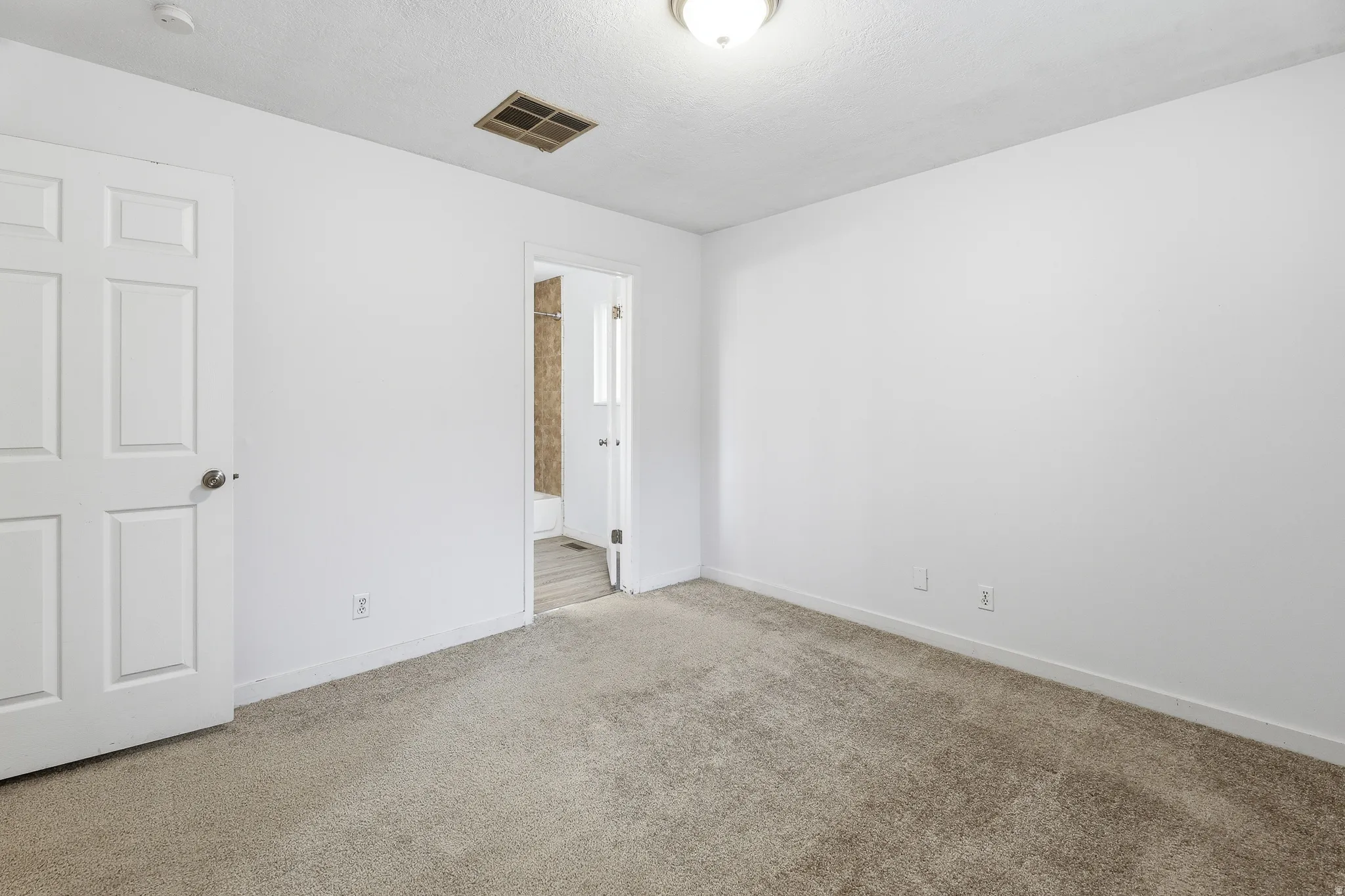Master Bedroom & Bathroom