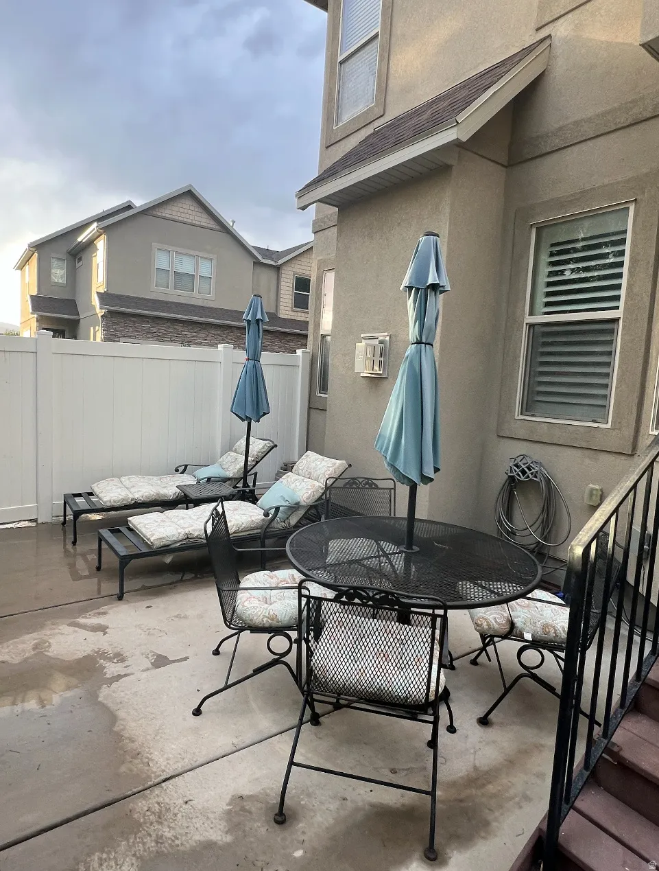View of patio / terrace with outdoor dining space