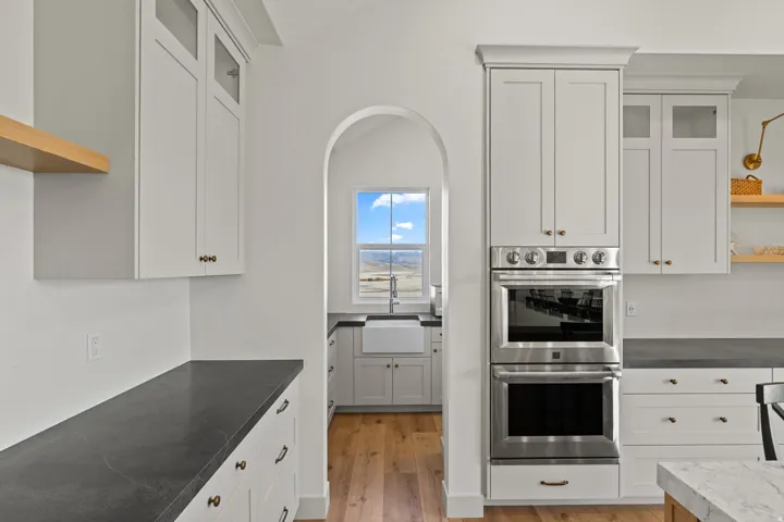Entrance to butlers pantry