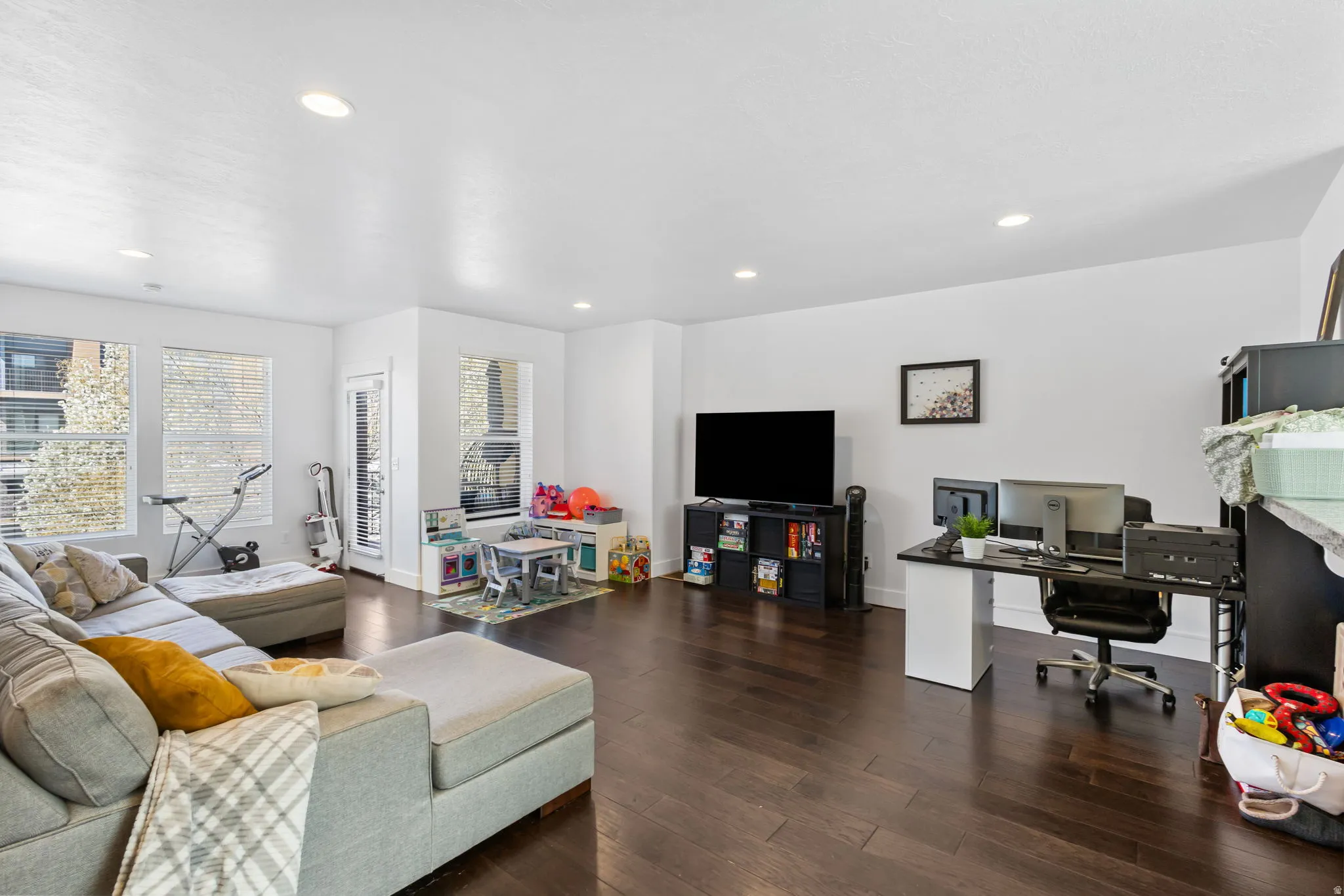 Living area featuring dark wood finished floors, an office area, and recessed lighting