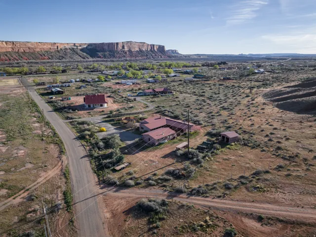 Aerial view of property's location featuring rural landscape, a mountain backdrop, and nearby suburban area