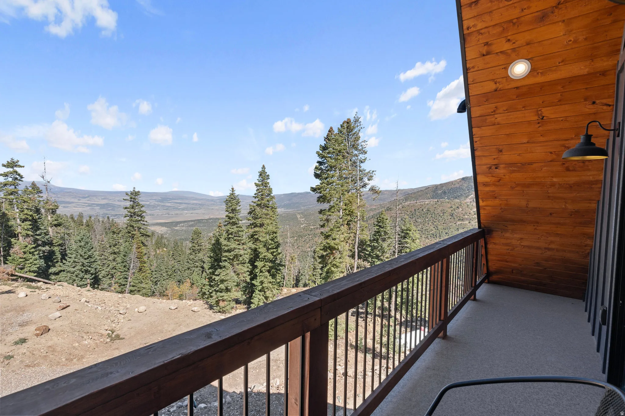 Balcony featuring a mountain view