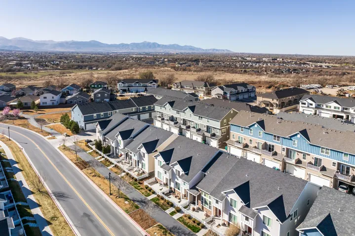 1055 S Painted Horse Ln, Bluffdale, Utah 84065