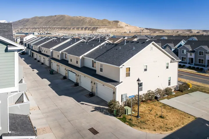 1055 S Painted Horse Ln, Bluffdale, Utah 84065