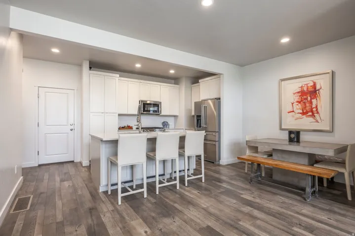 1055 S Painted Horse Ln, Bluffdale, Utah 84065