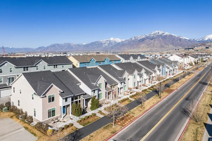 1055 S Painted Horse Ln, Bluffdale, Utah 84065