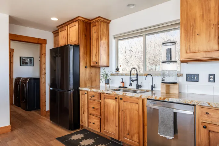 277 E Crestview Dr, Wanship, Utah 84017