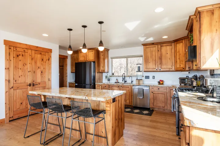 277 E Crestview Dr, Wanship, Utah 84017