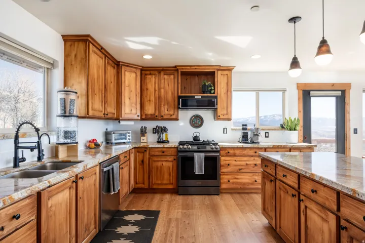 277 E Crestview Dr, Wanship, Utah 84017
