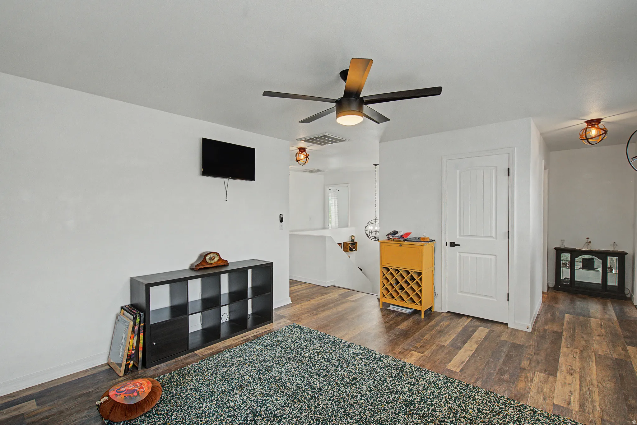 Open room for Office, family room, playroom, exercise room incl 220 V plug for sauna