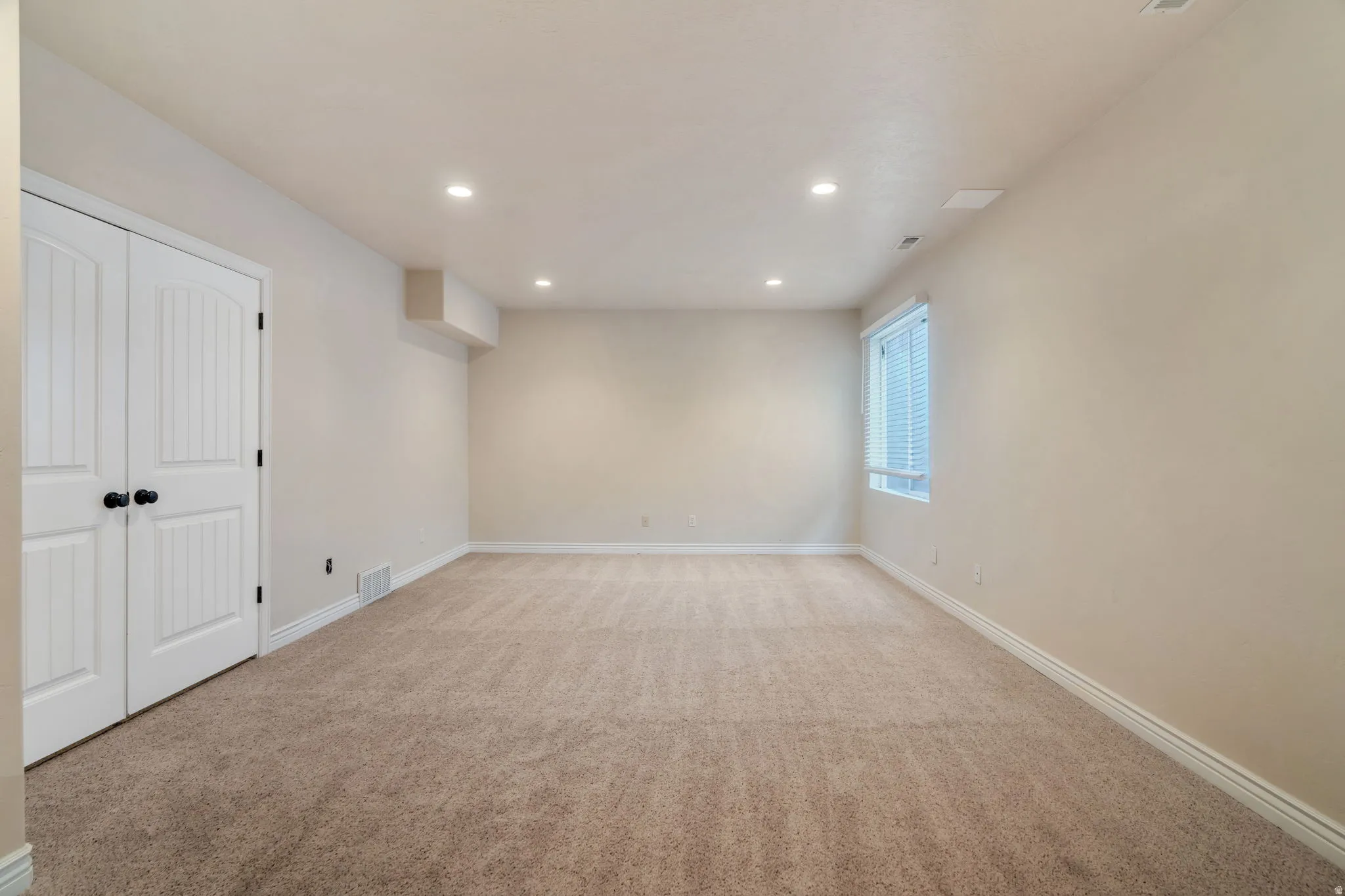 Large room in basement could be office or playroom