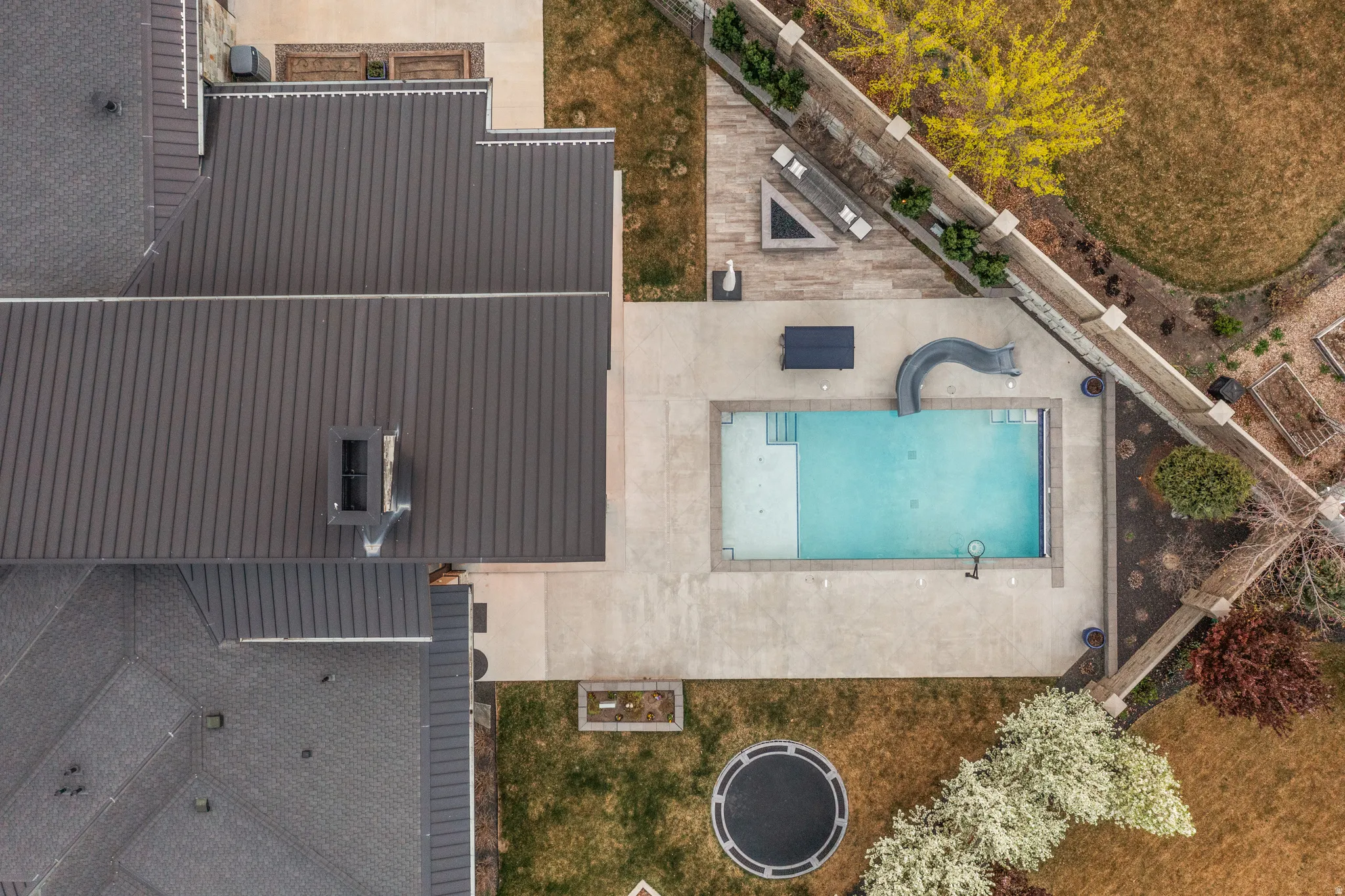 Bird's eye view of a pool area