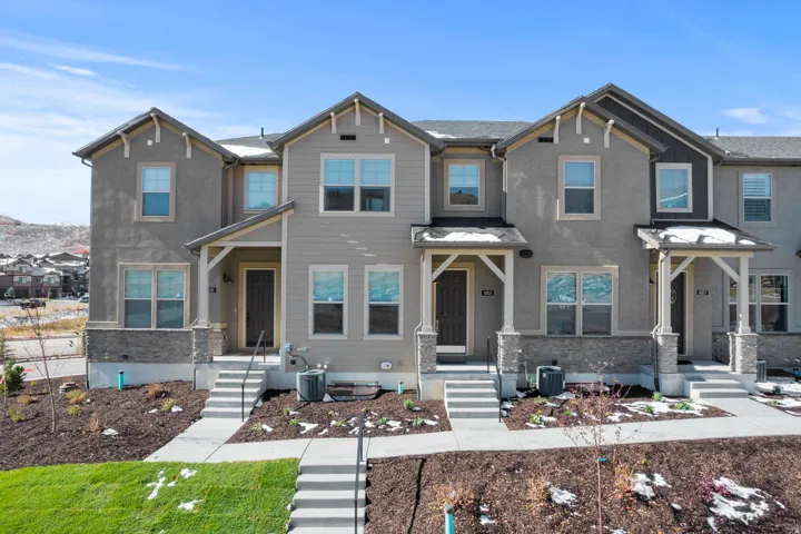 Craftsman inspired home featuring stucco siding