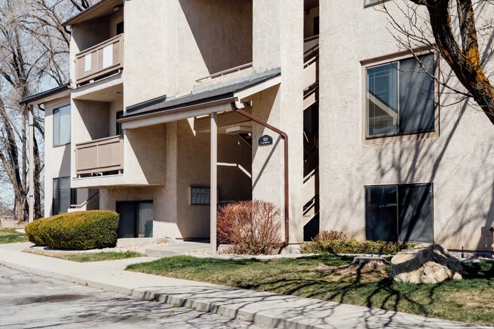 View of apartment building / complex