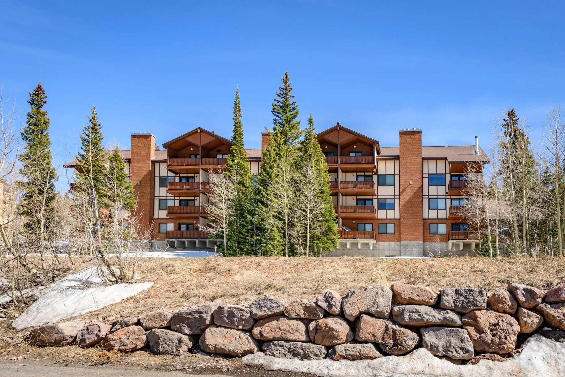View of apartment building / complex