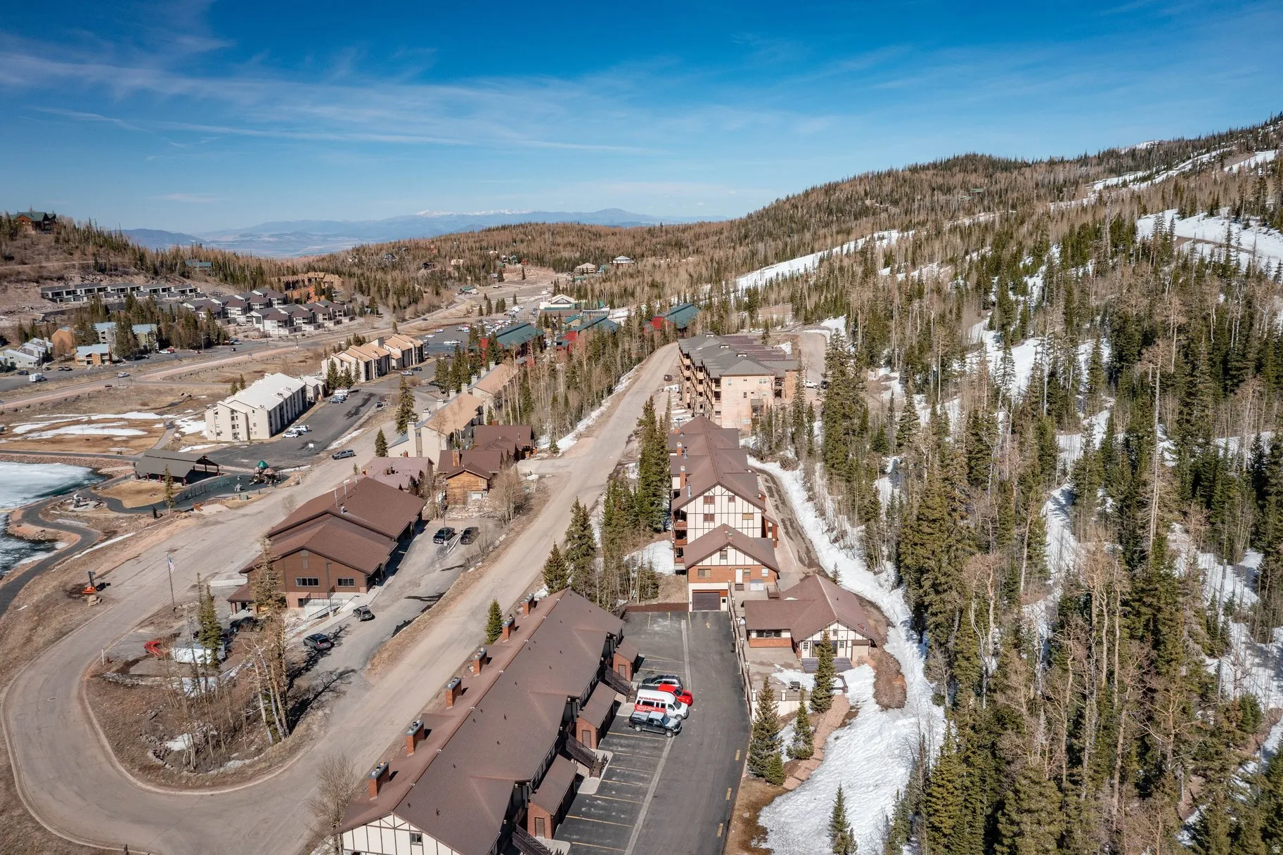 Snowy aerial view featuring a mountain view