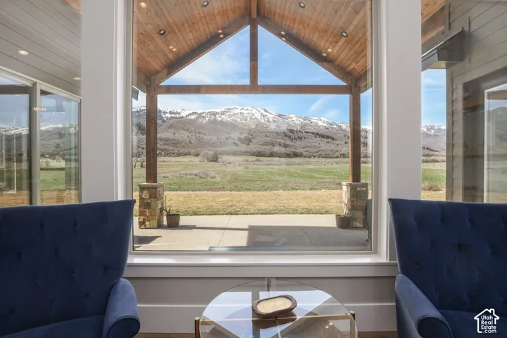 Living area featuring a mountain view