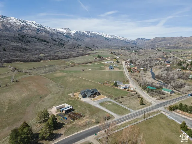 Overview of rural landscape with a mountainous background
