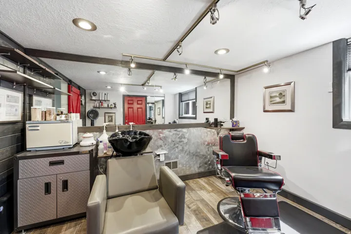 Full  beauty salon
