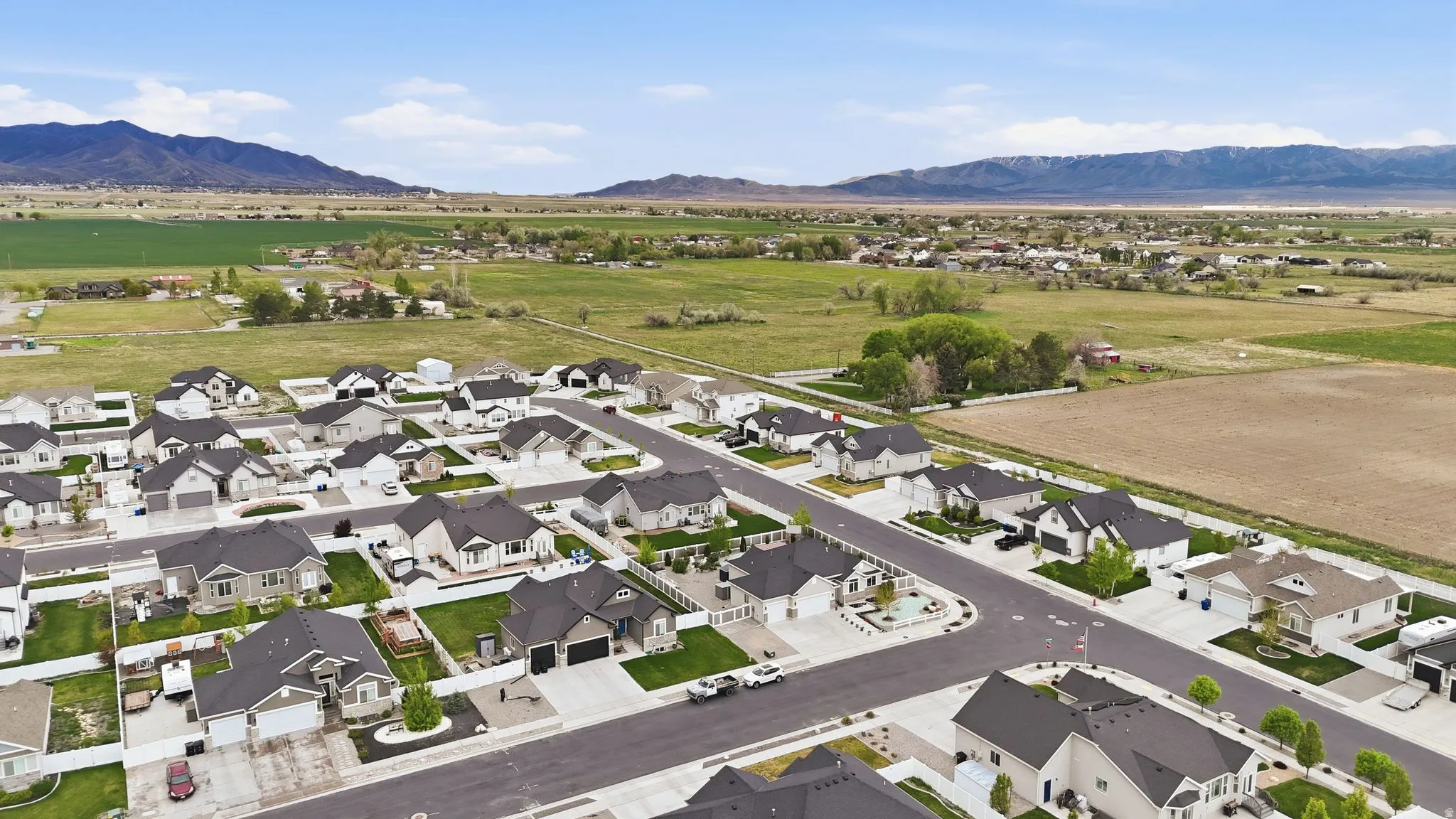 Aerial view of residential area featuring a mountain backdrop