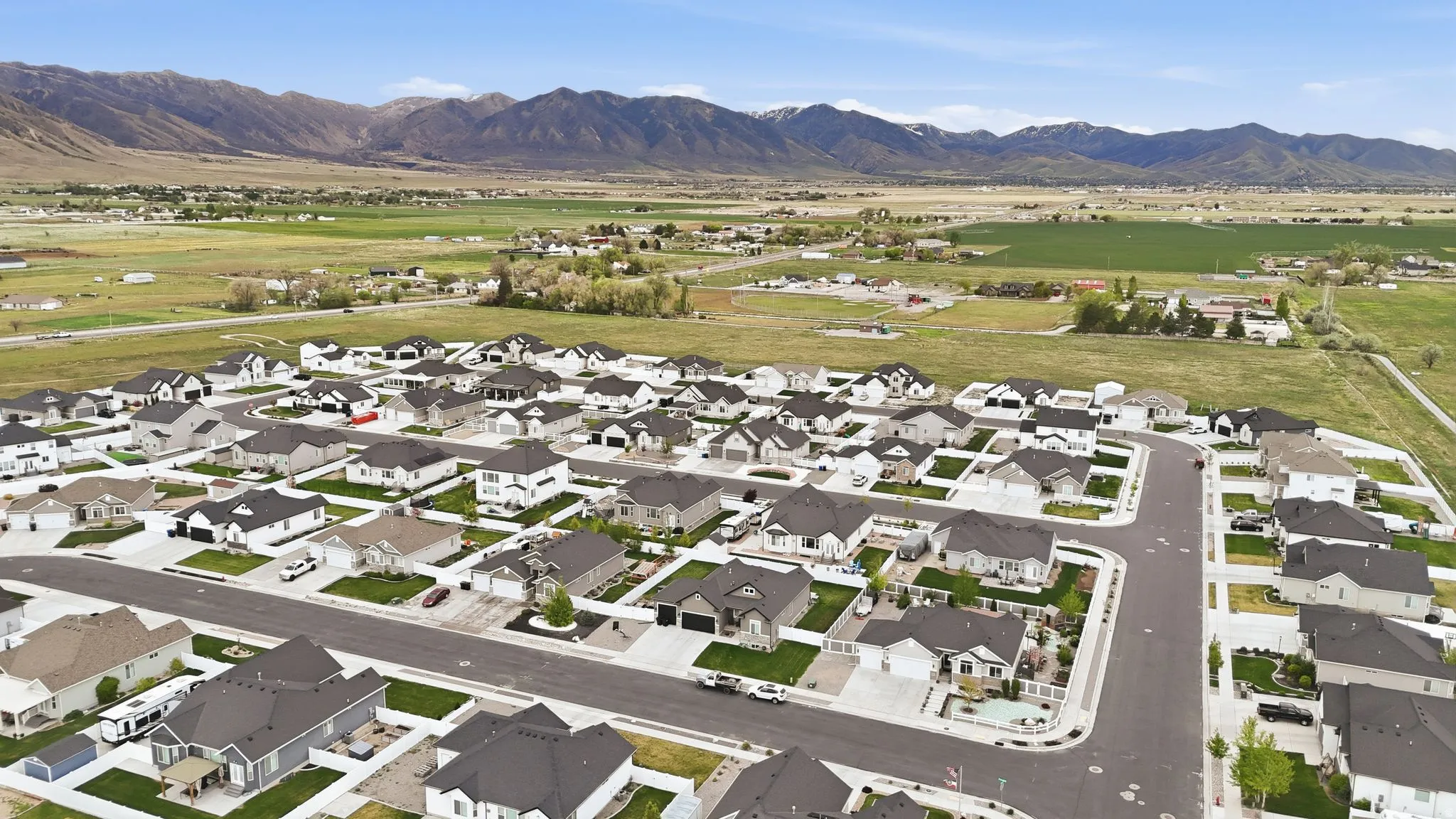 Aerial overview of property's location featuring a mountain backdrop and nearby suburban area