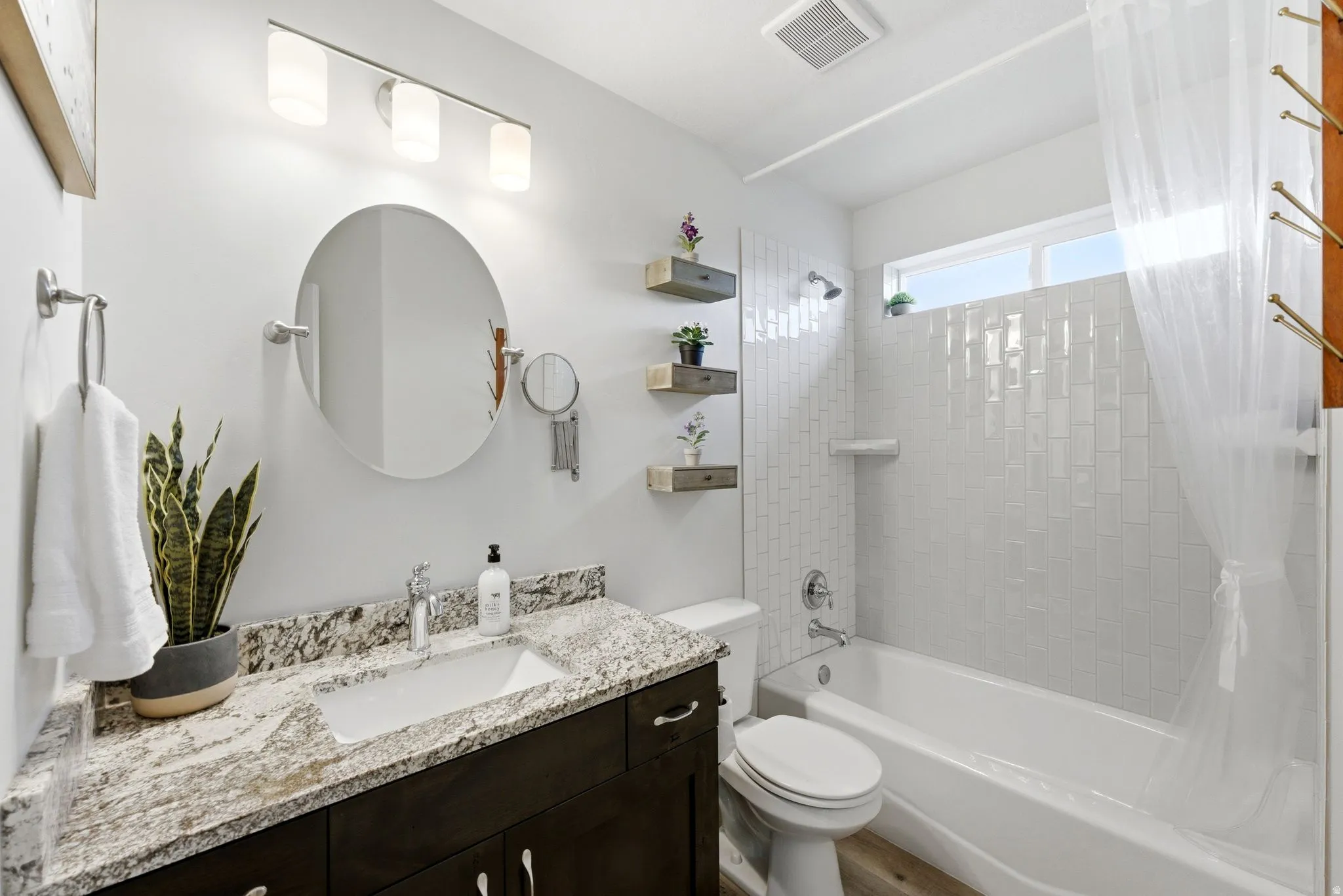 Bathroom with vanity and shower / bathtub combination with curtain