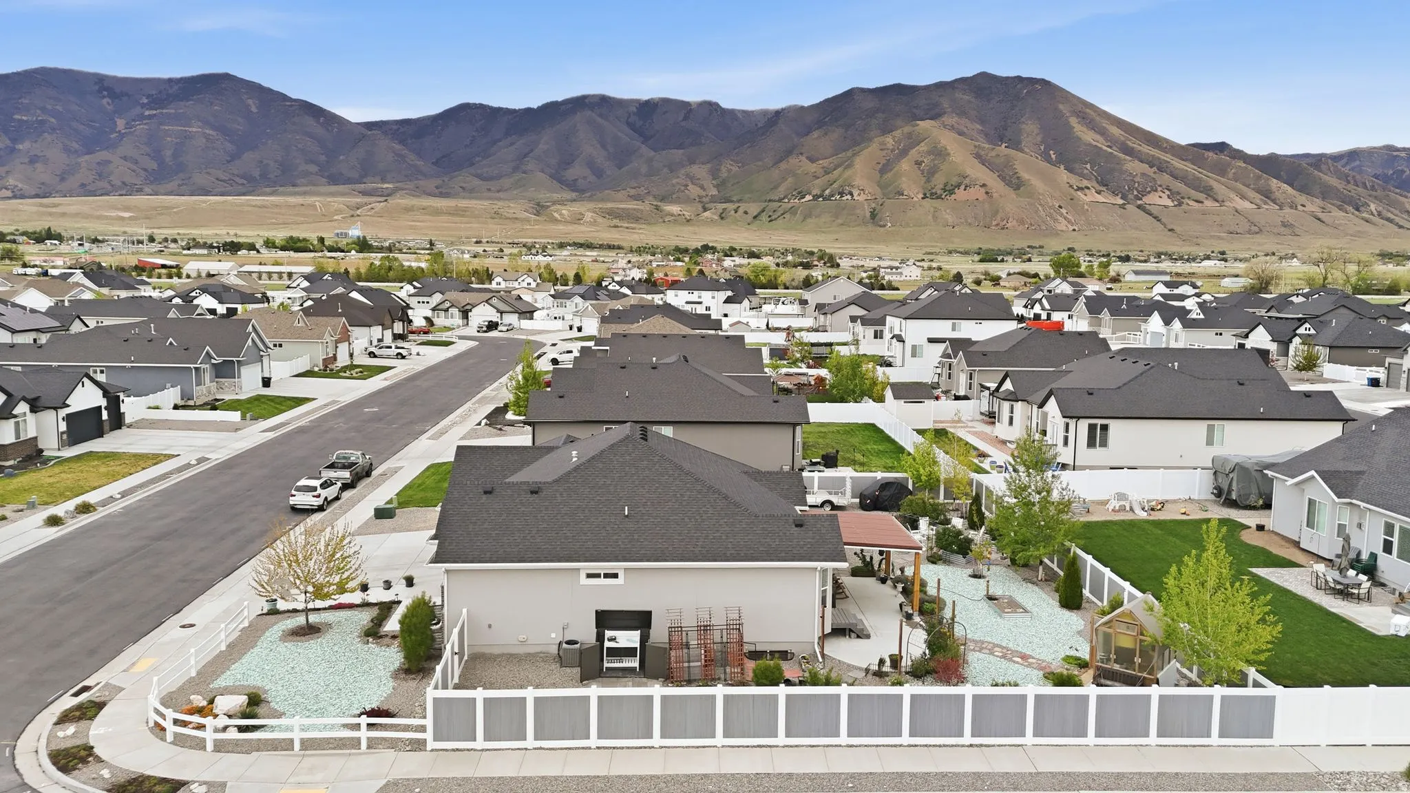 Aerial view of residential area featuring a mountain backdrop