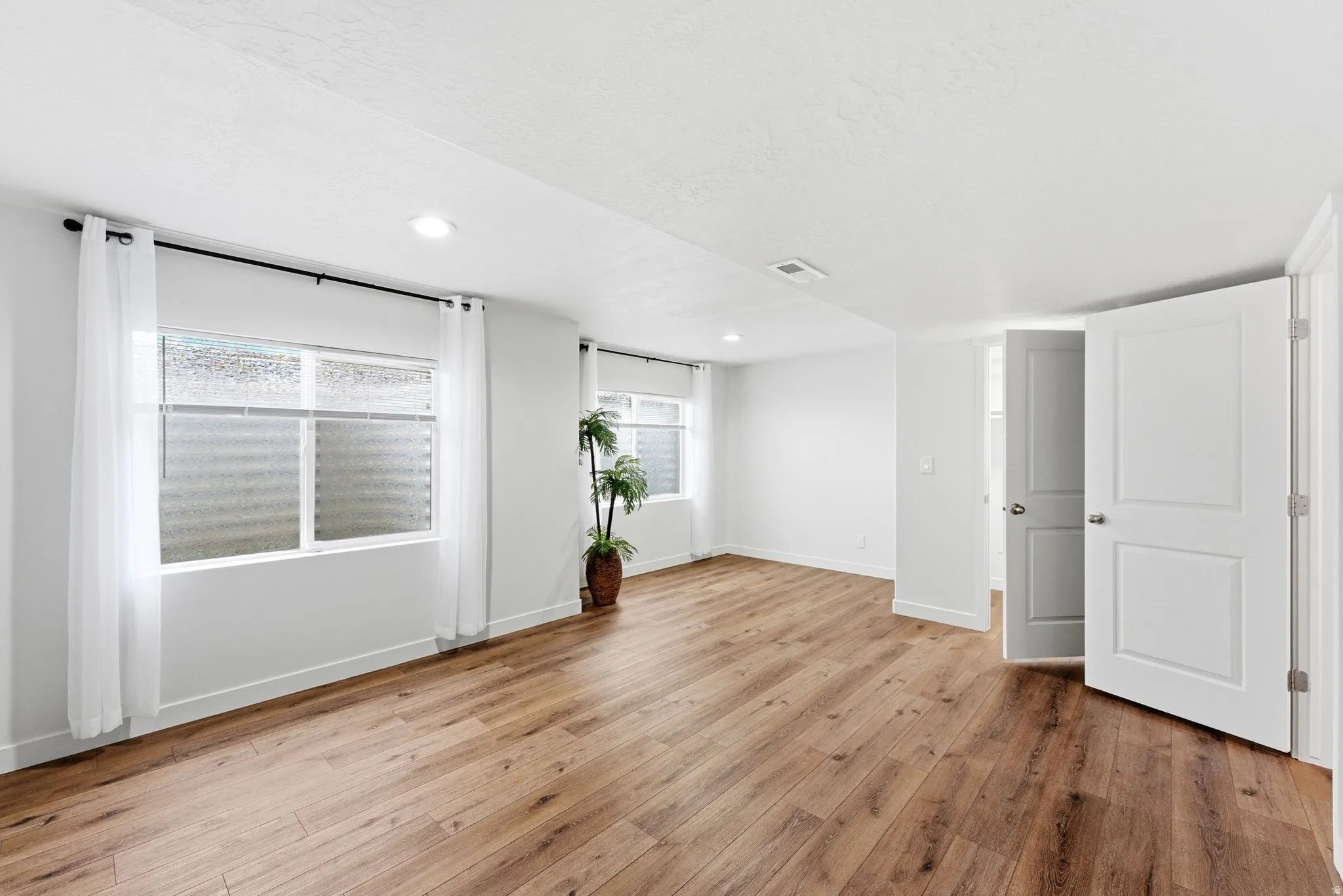 Unfurnished room featuring light wood-type flooring and recessed lighting