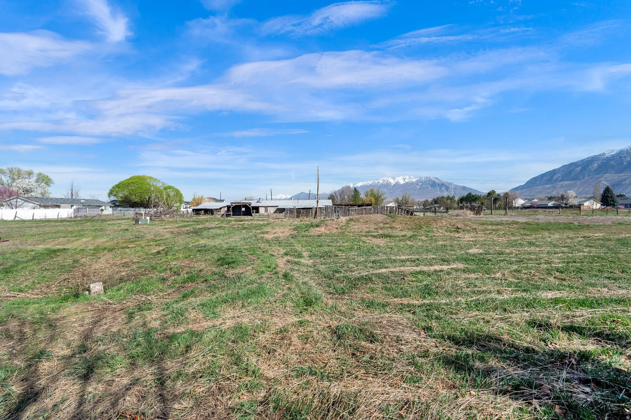 View of yard with a mountain view and a view of countryside