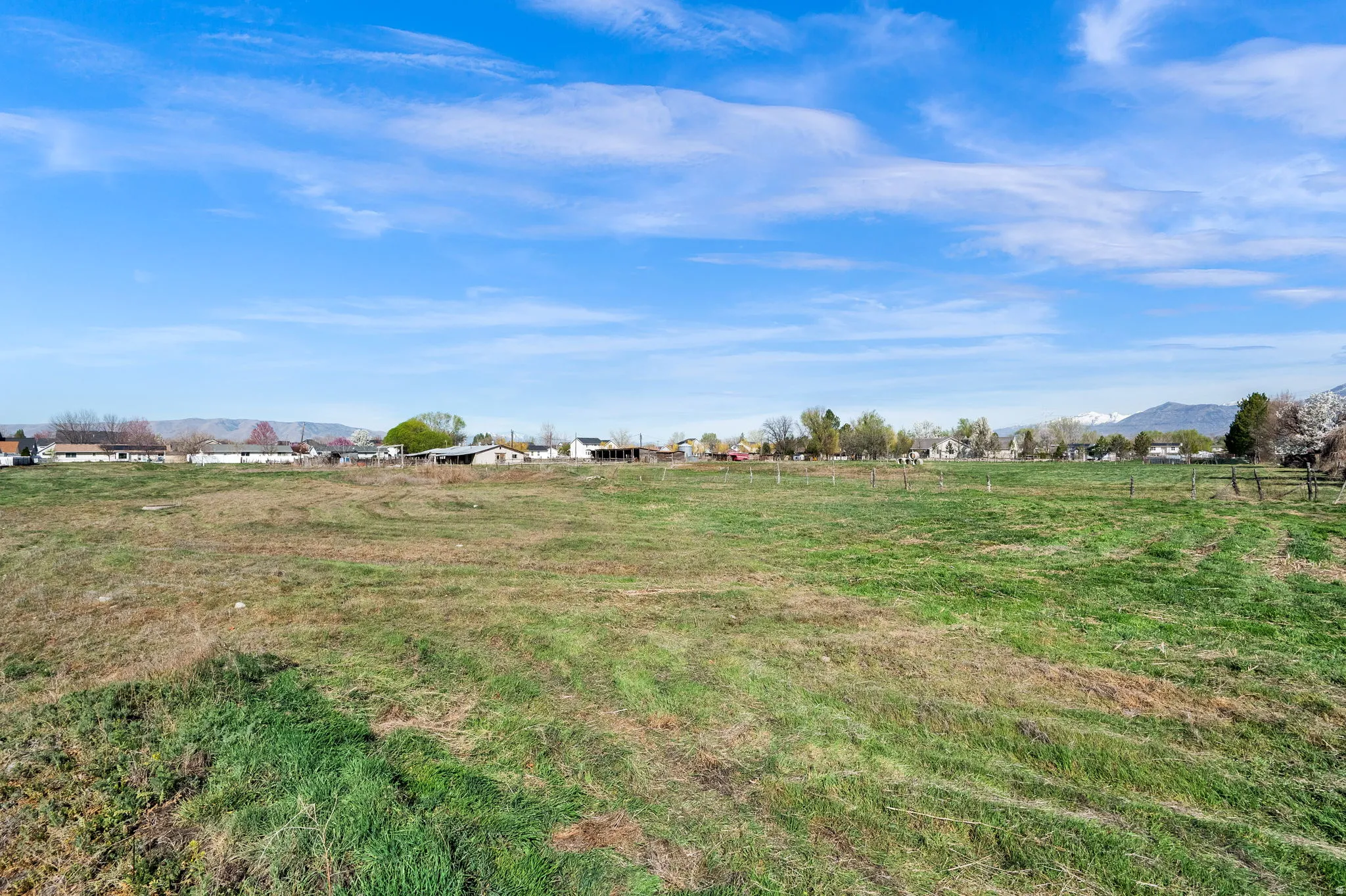 View of grassy yard with a mountain view and a view of countryside
